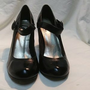 Black L.e.i. Pumps